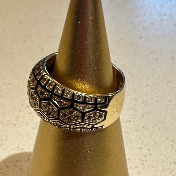 Roberto Coin 1.05 Carat Champagne
Diamonds black Enamel yellow gold band ring. - Picture 4 of 10